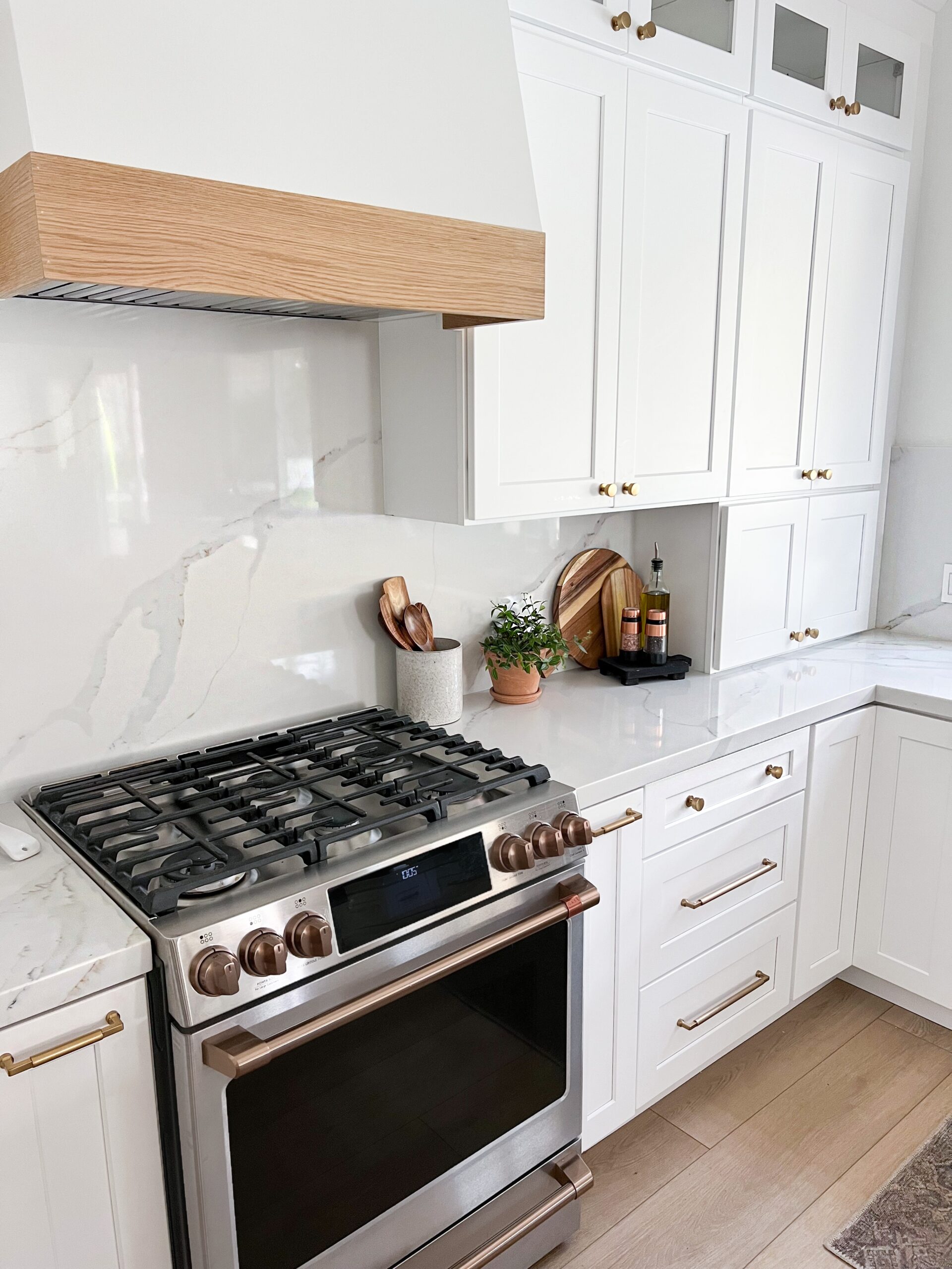 How to Match Cabinets and Appliances in Your Kitchen